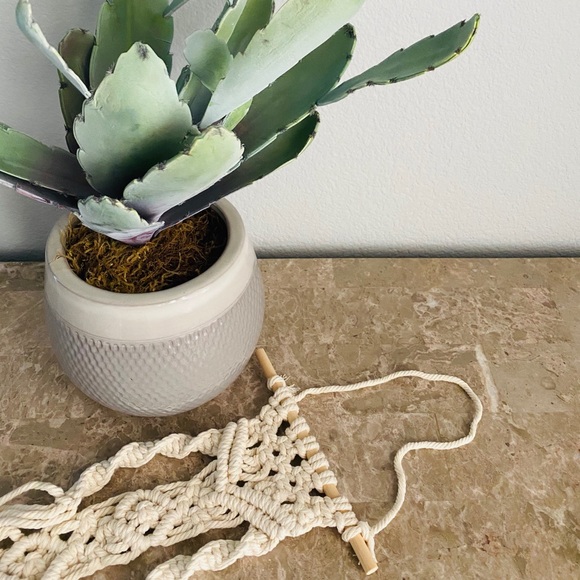Macrame Plant Hanger 🌵🌸 - Picture 4 of 5
